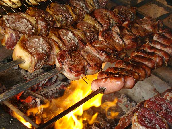 Qual é melhor: carne no espeto ou na grelha? - Blog